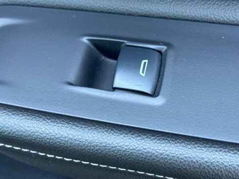 Used 2024 GMC Terrain SLE AWD/4WD image 22