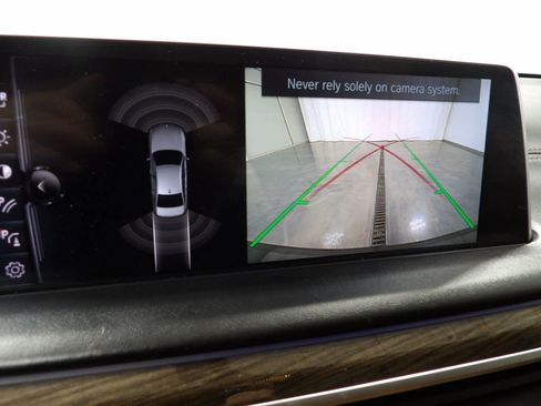 Used 2016 BMW 750i xDrive image 26