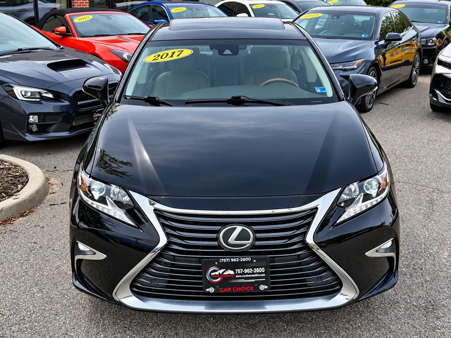 Used 2017 Lexus ES 350 w/ Luxury Package FWD image 4