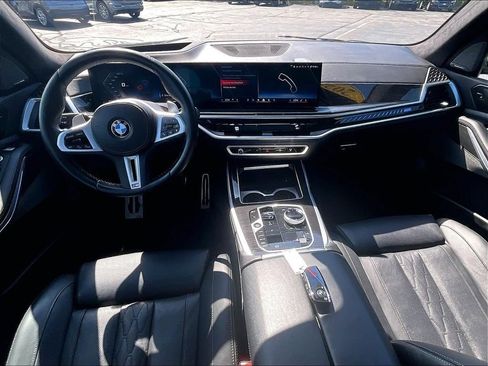 Used 2025 BMW X7 M60i AWD/4WD image 21