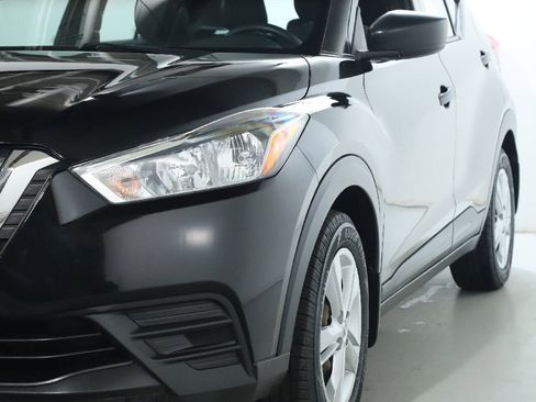 Used 2019 Nissan Kicks S image 4