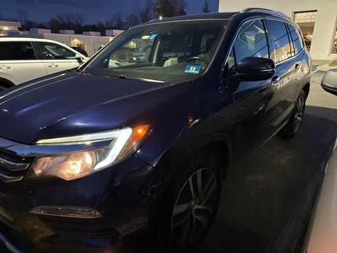Used 2017 Honda Pilot Touring image 2