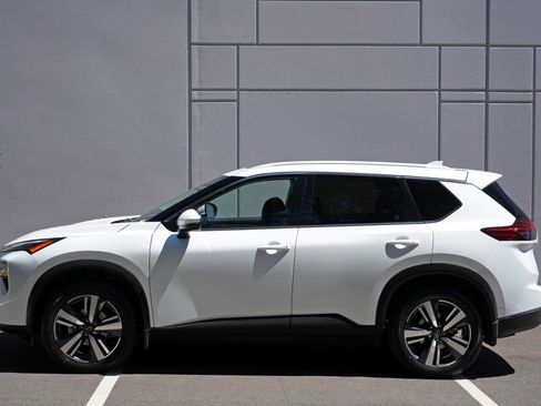 Used 2024 Nissan Rogue SL w/ SL Premium Package FWD image 45