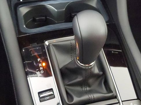 New 2026 MAZDA MAZDA3 Hatchback w/Premium Plus Pkg image 32