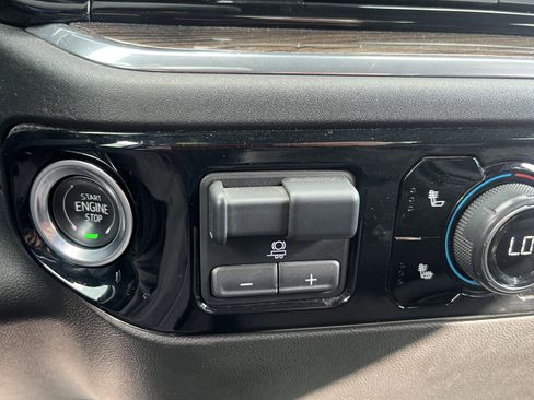 Used 2025 Chevrolet Silverado 1500 LT image 25