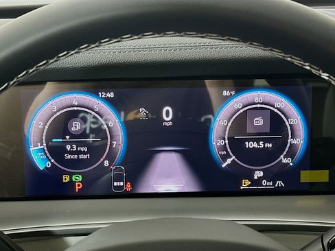 Used 2025 Volkswagen Tiguan SE image 12