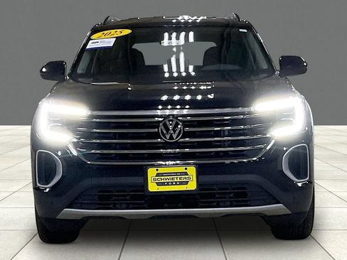 Used 2025 Volkswagen Atlas SE AWD/4WD image 3