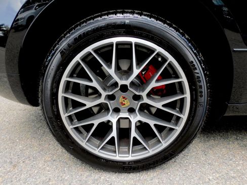 Used 2017 Porsche Macan Turbo image 24