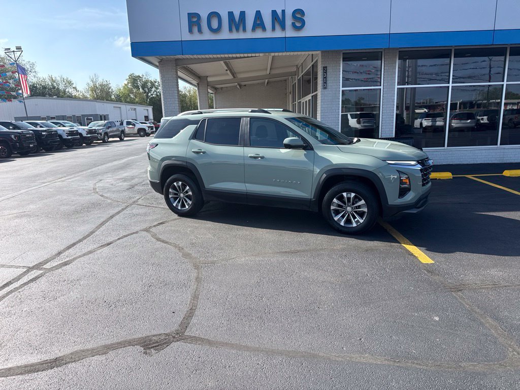 Used 2025 Chevrolet Equinox LT w/ Convenience Package II AWD/4WD image 2