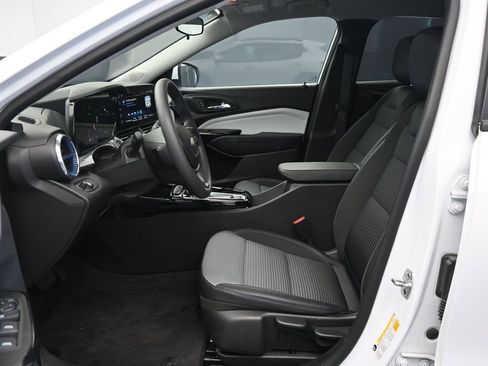 Used 2025 Chevrolet Trax LT image 20