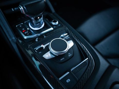 Used 2018 Audi R8 V10 w/ Premium Package RWD image 38