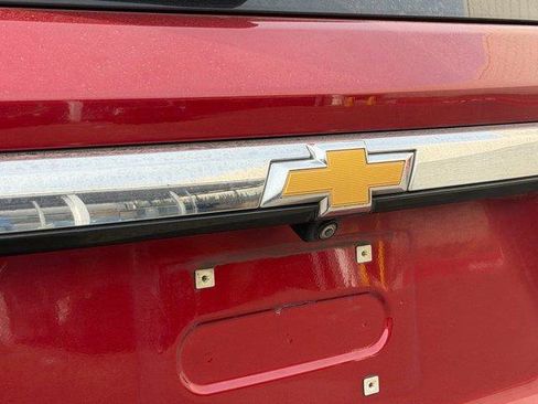 Used 2023 Chevrolet Traverse LT image 9