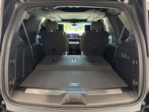 Used 2025 Chevrolet Tahoe High Country AWD/4WD image 27