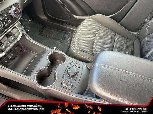 Used 2024 GMC Terrain SLE w/ Driver Convenience Package FWD image 25
