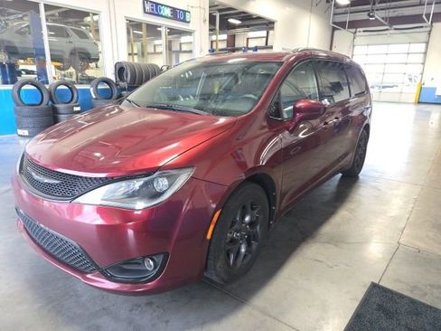 Used 2019 Chrysler Pacifica Touring-L Plus w/ S Appearance Package image 4