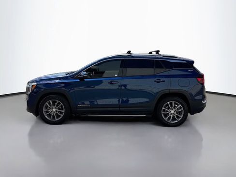 Used 2022 GMC Terrain SLT w/ LPO, 'HIT The Road' Package FWD image 4