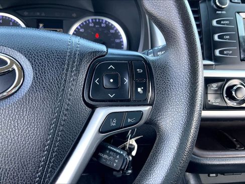 Used 2019 Toyota Highlander LE image 24