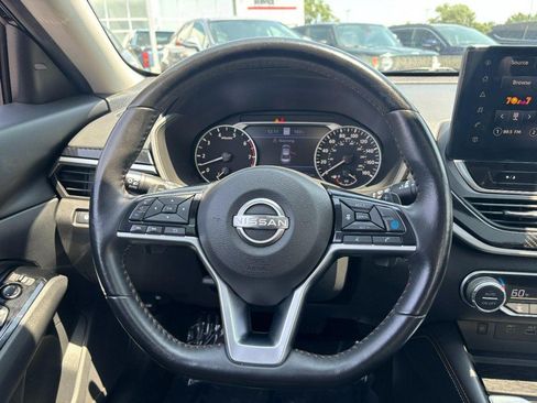 Used 2023 Nissan Altima 2.0 SR FWD image 12