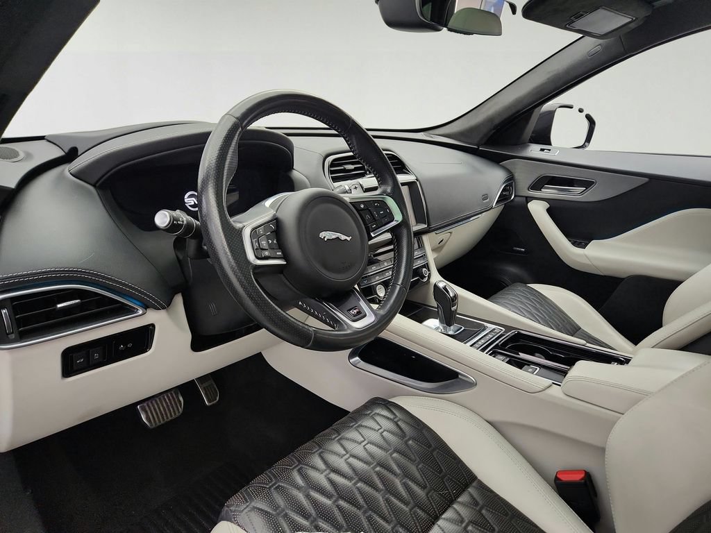 Used 2020 Jaguar F-PACE SVR AWD/4WD image 9