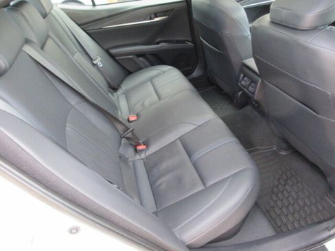 Used 2025 Toyota Camry XSE image 31