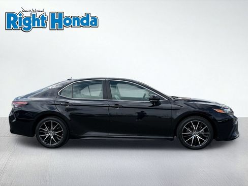 Used 2024 Toyota Camry SE w/ Blackout Package (TMS) FWD image 9