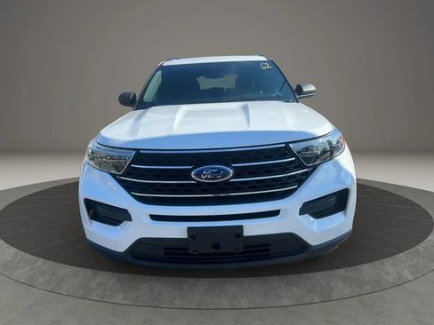 Used 2020 Ford Explorer XLT AWD/4WD image 2