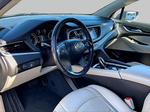 Used 2019 Buick Enclave Essence image 8