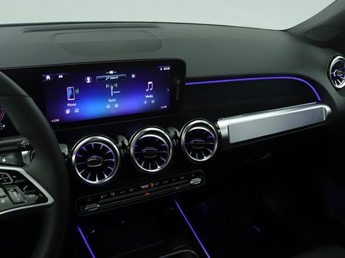 Certified 2026 Mercedes-Benz GLB 250 image 9