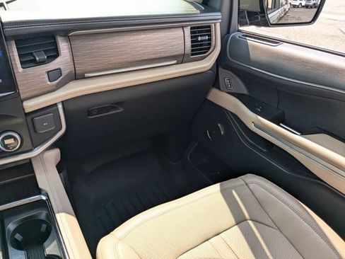 Used 2024 Ford Expedition Limited RWD image 19