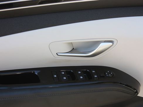 Used 2023 Hyundai Tucson Limited image 11