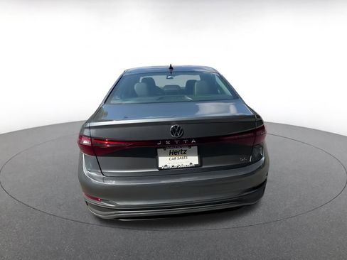 Used 2025 Volkswagen Jetta SE image 12