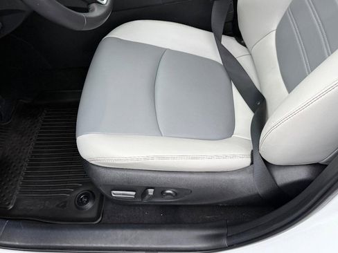 Used 2023 Toyota RAV4 XLE Premium image 18