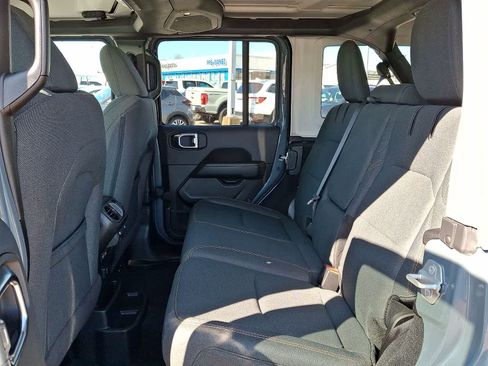 Used 2025 Jeep Wrangler Sahara w/ Safety Group image 29