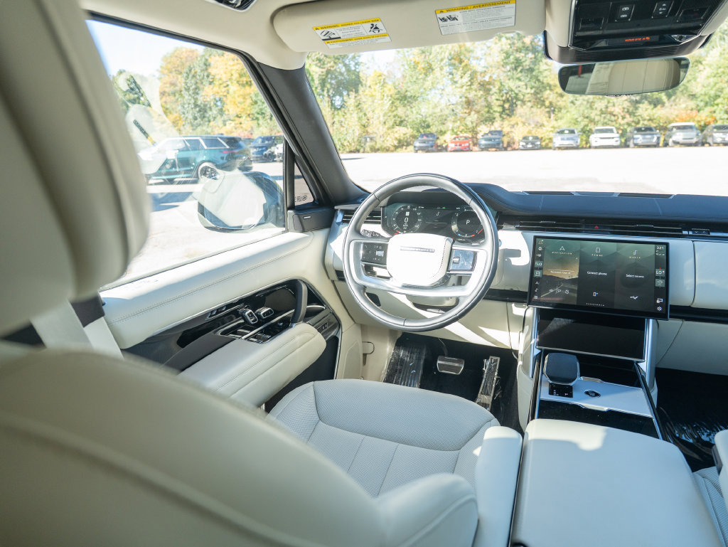 Used 2025 Land Rover Range Rover Long Wheelbase SE AWD/4WD image 19