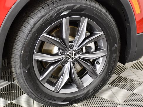 Used 2022 Volkswagen Tiguan SE AWD/4WD image 51