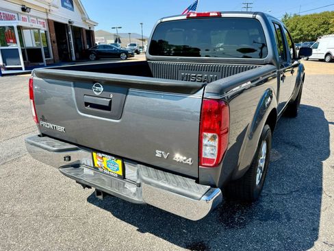 Used 2017 Nissan Frontier SV image 5