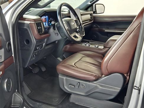 Used 2022 Ford Expedition Limited image 7