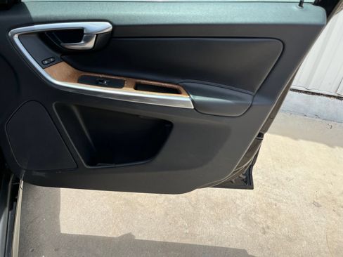 Used 2016 Volvo XC60 T5 Premier w/ Proximity Package FWD image 17