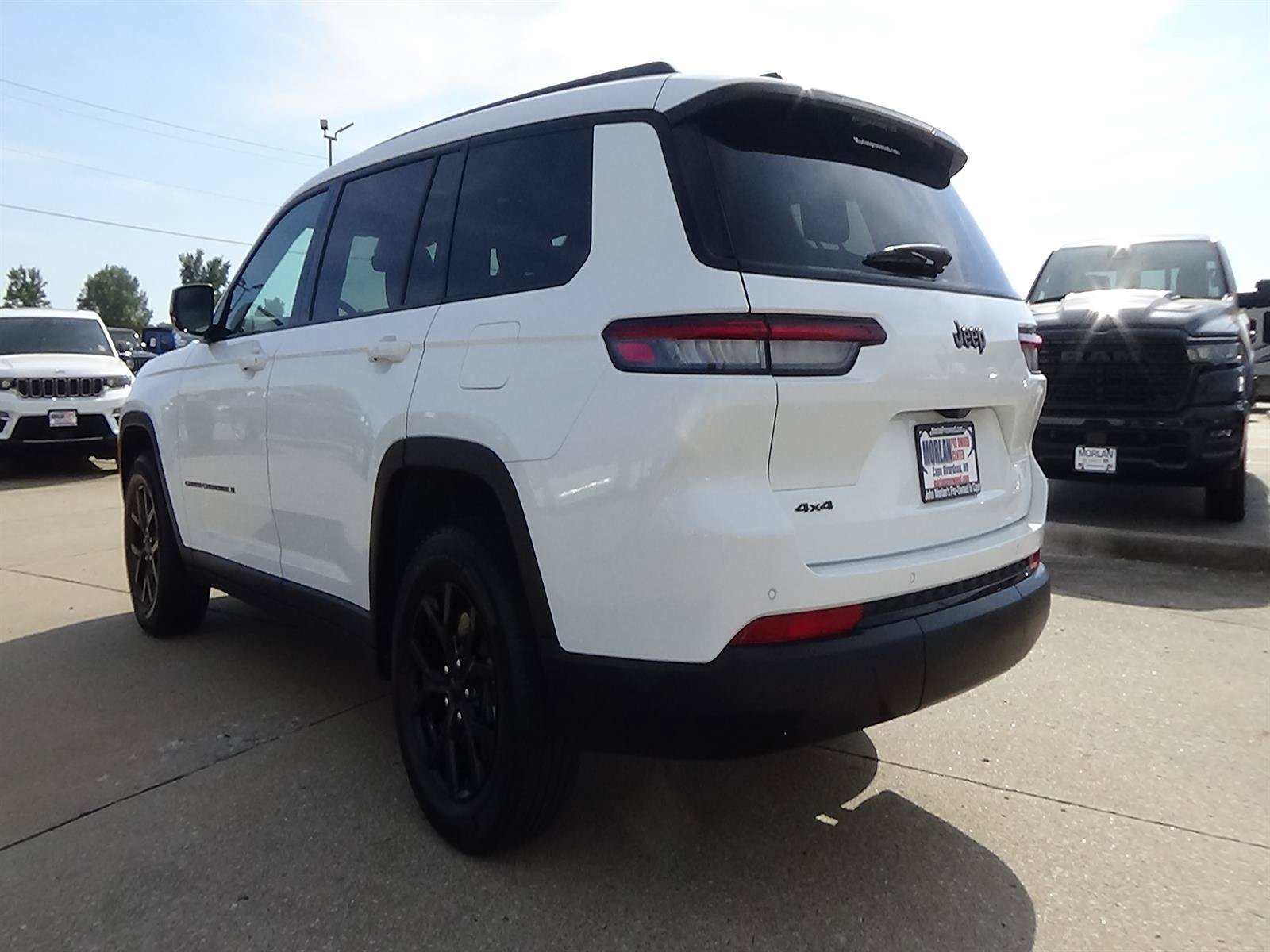 Certified 2025 Jeep Grand Cherokee L Altitude AWD/4WD image 9