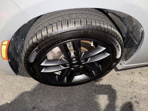 Used 2019 Dodge Charger SXT w/ Blacktop Package image 13