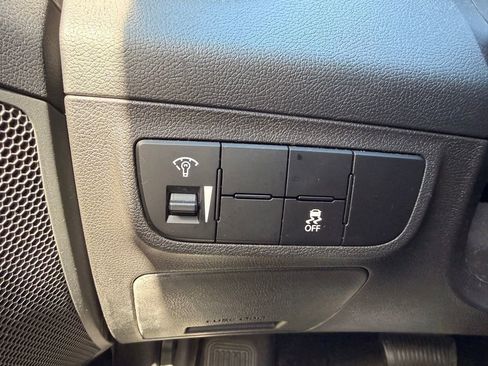 Used 2017 Hyundai Veloster Value Edition image 21