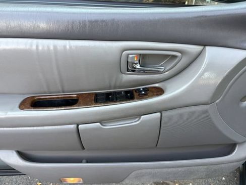 Used 2001 Toyota Avalon XLS FWD image 13