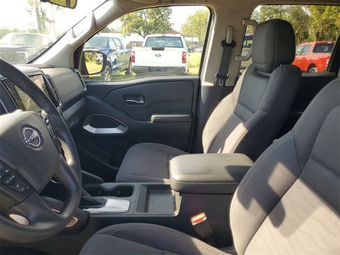 Used 2023 Nissan Frontier SV image 13