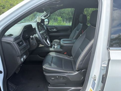 Used 2023 GMC Yukon XL SLT w/ SLT Luxury Package AWD/4WD image 7