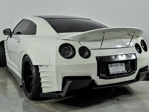Used 2013 Nissan GT-R Premium AWD/4WD image 10