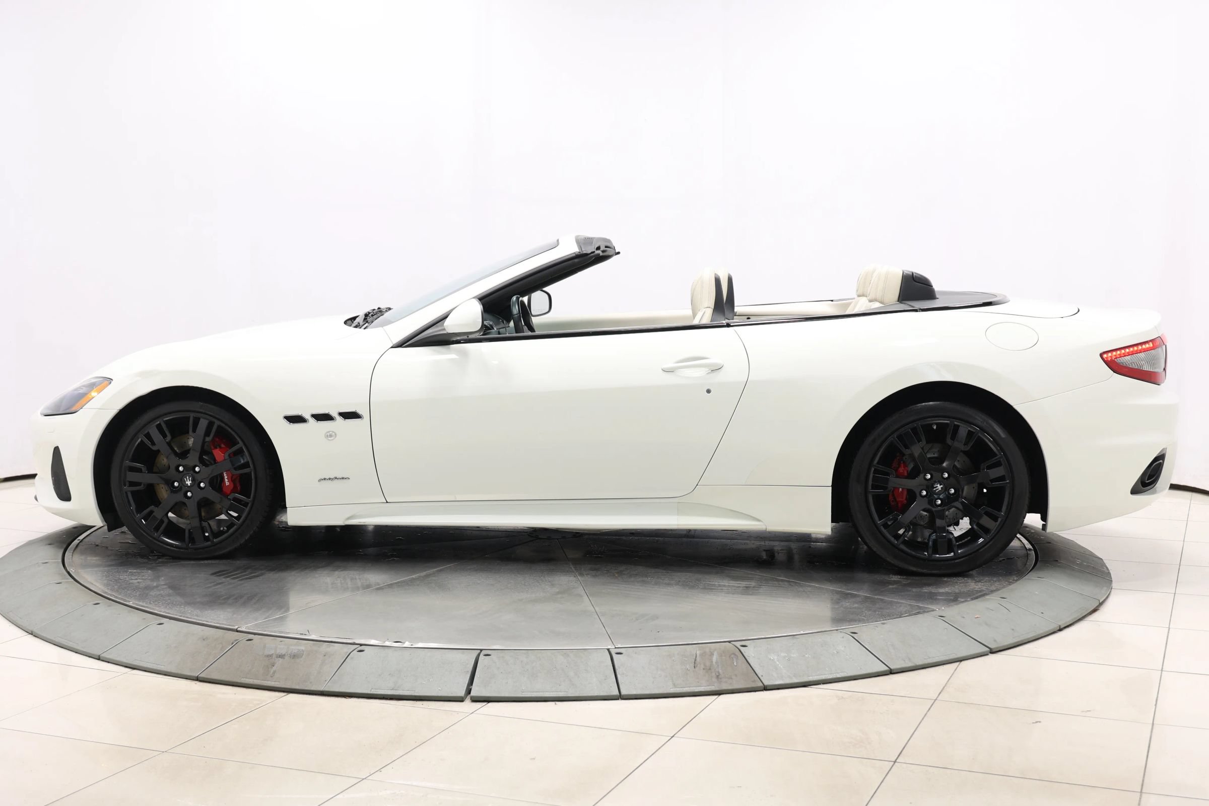 Used 2018 Maserati GranTurismo Sport RWD image 8