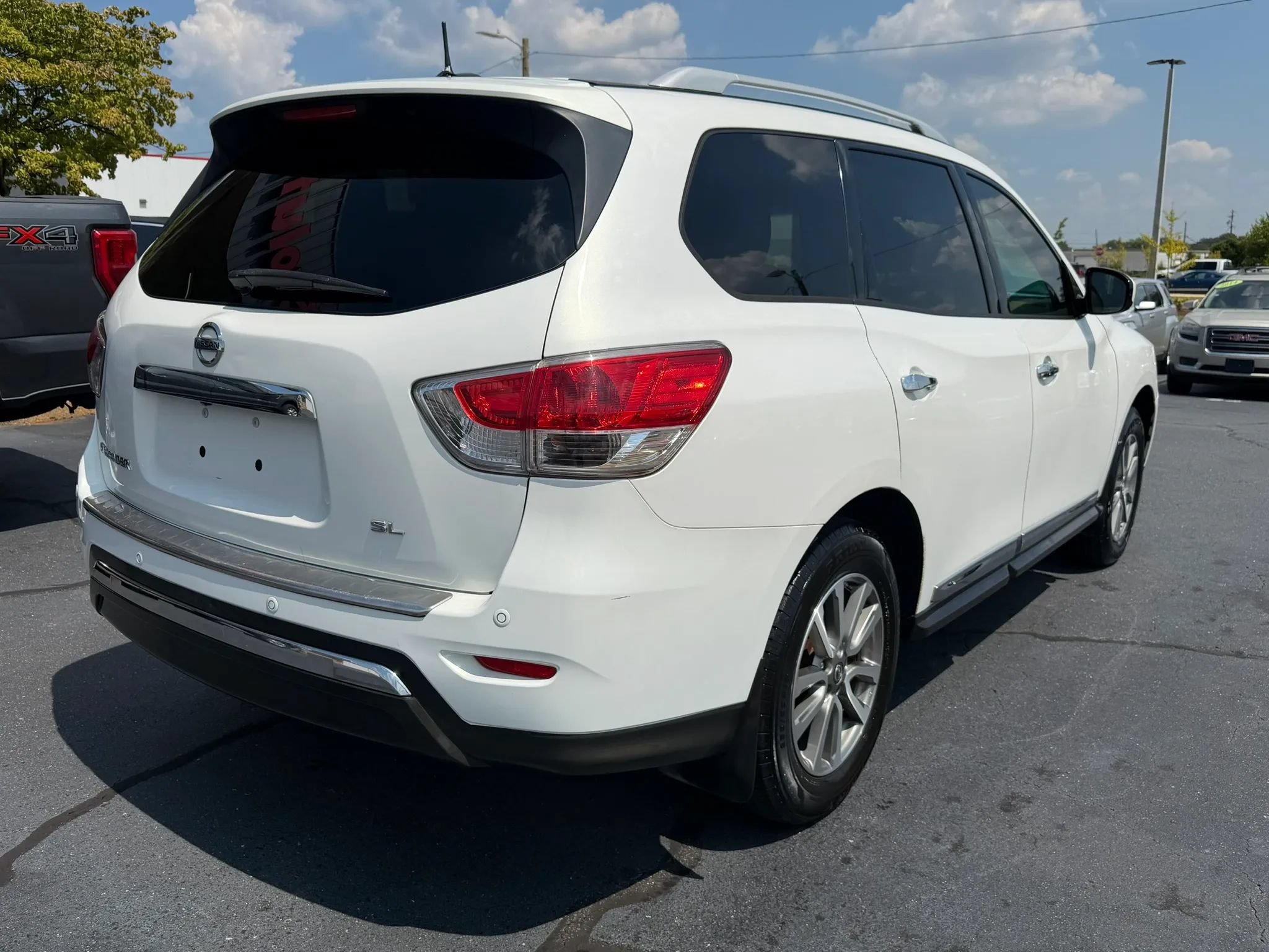 Used 2014 Nissan Pathfinder SL FWD image 7