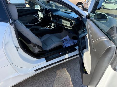 Used 2018 Chevrolet Camaro SS image 9