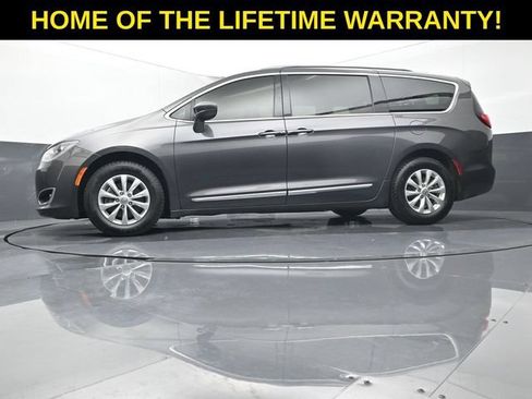 Used 2018 Chrysler Pacifica Touring-L Plus FWD image 59