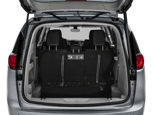 Certified 2018 Chrysler Pacifica Touring-L Plus image 12